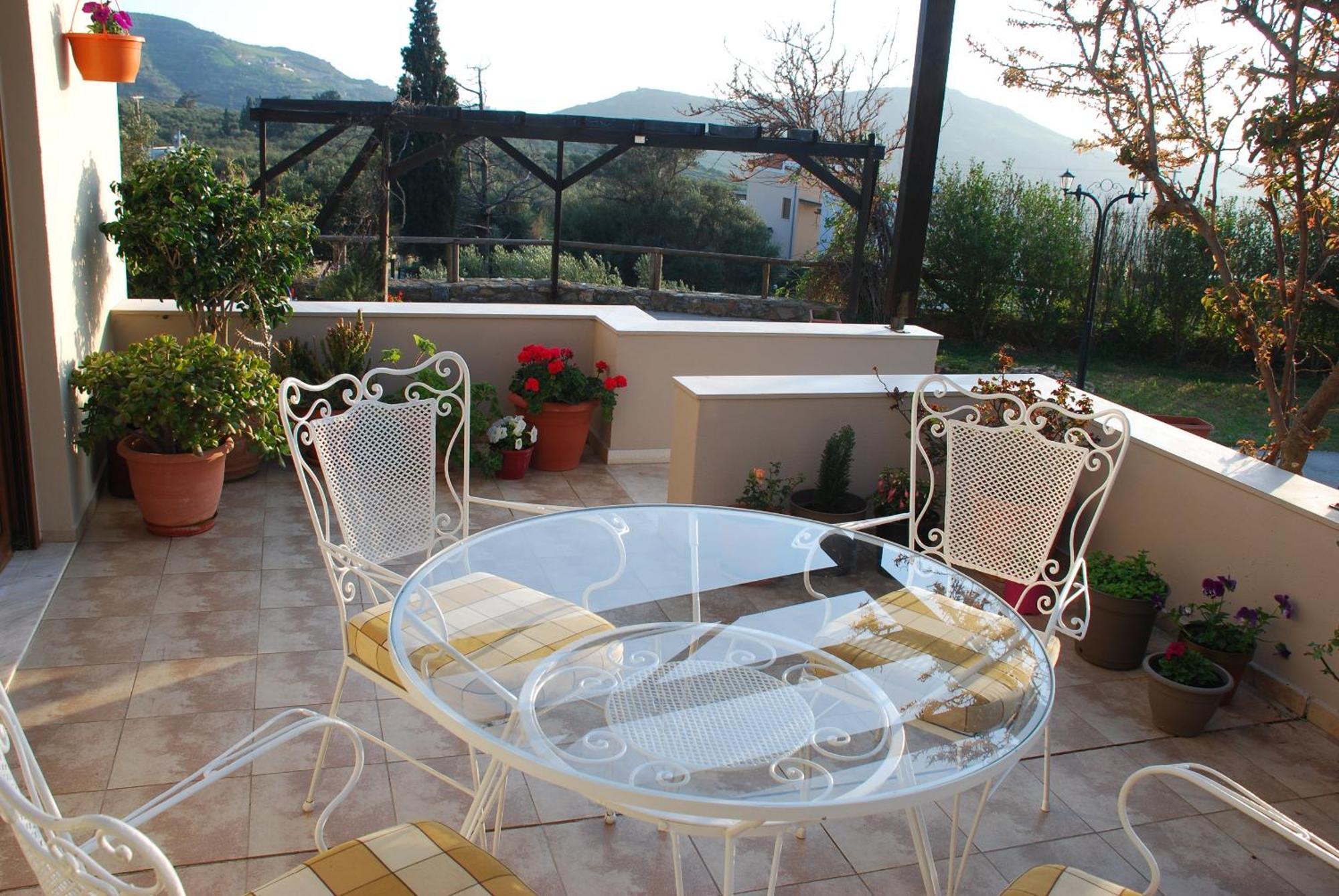Villa With A Pool In Lefkogia Lefkogeia Bagian luar foto